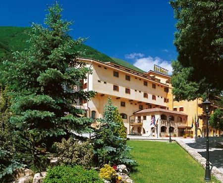 Leo Hotel Leonessa Exterior photo