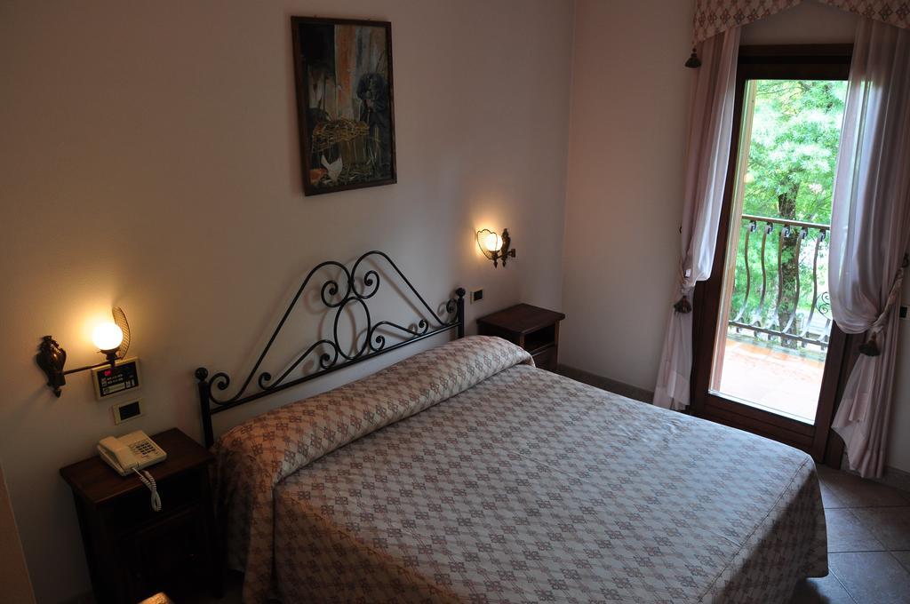 Leo Hotel Leonessa Exterior photo